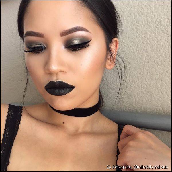 Boca tudo e o olho tudo pode sim! Combine o esfeito esfumado com um batom preto para uma make gótica suave (Foto: Instagram @infinitelymakeup)
